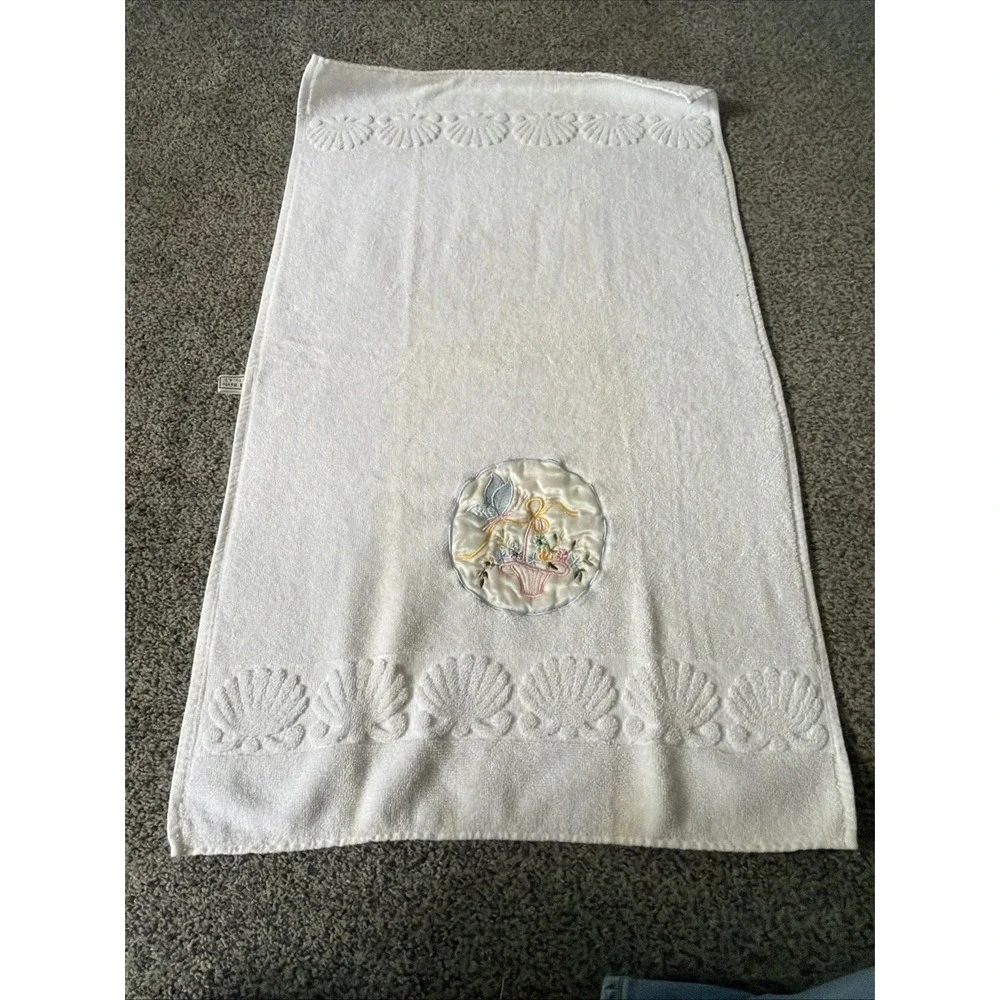 Vtg 100% Cotton Bathroom Towel From Turkey With Shell Design Embroidered Flowers